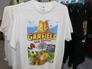 Weißes T-Shirt Display